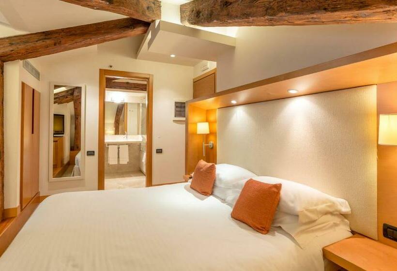 اتاق پنت هاوس, Ruzzini Palace