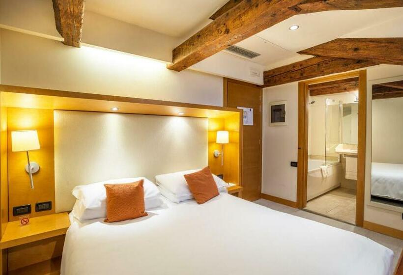 اتاق پنت هاوس, Ruzzini Palace