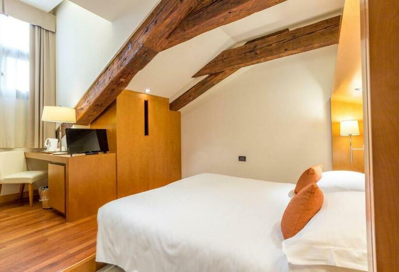 اتاق پنت هاوس, Ruzzini Palace