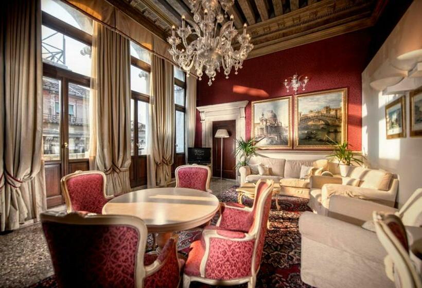 سوئیت با بالکن, Ruzzini Palace