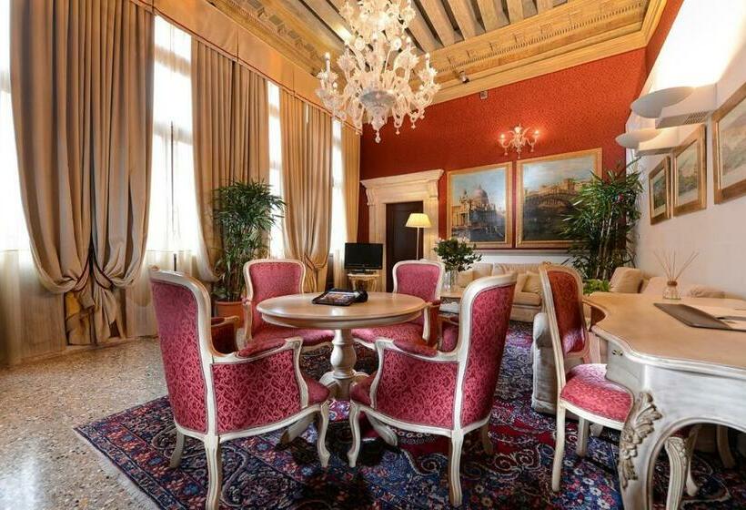 سوئیت با بالکن, Ruzzini Palace