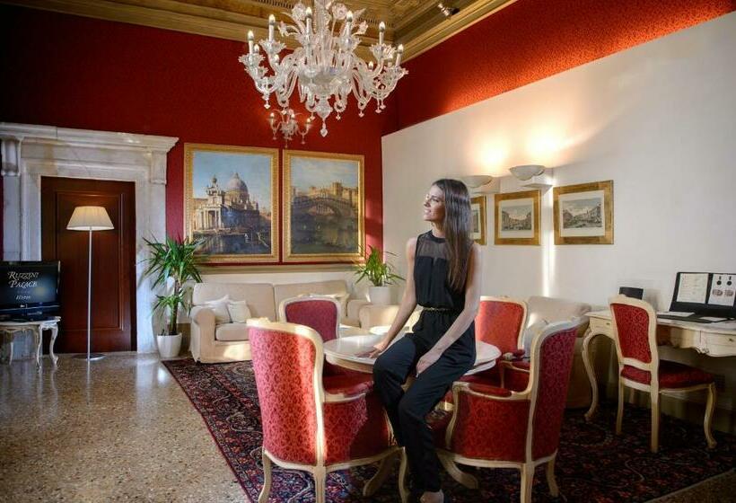 سوئیت با بالکن, Ruzzini Palace