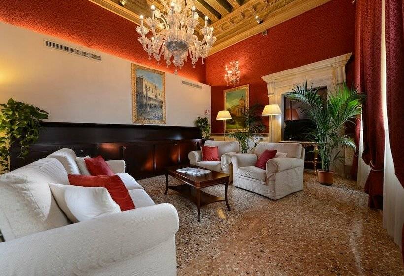 سوئیت با بالکن, Ruzzini Palace