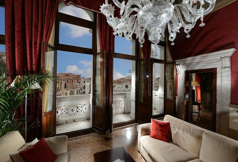 سوئیت با بالکن, Ruzzini Palace