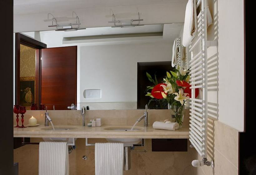 سوئیت با بالکن, Ruzzini Palace