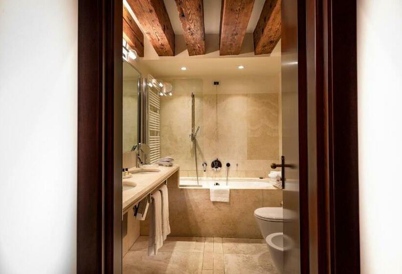 مجموعه ویستا شهر, Ruzzini Palace