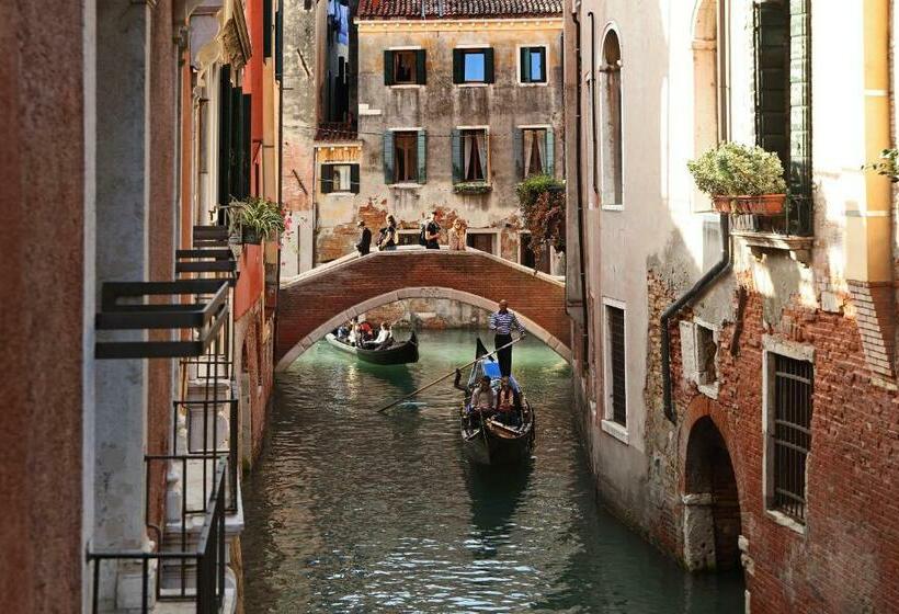 Classic Room with Views, Ruzzini Palace