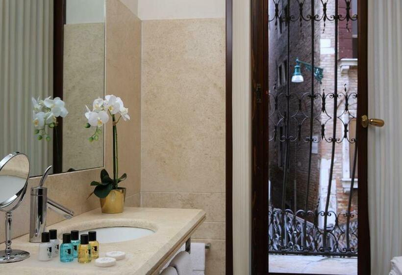 Classic Room with Views, Ruzzini Palace