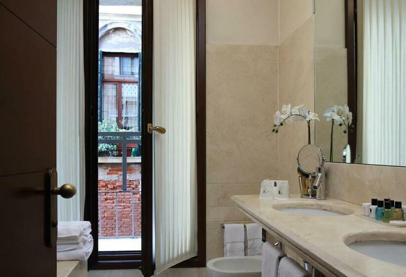 Classic Room with Views, Ruzzini Palace