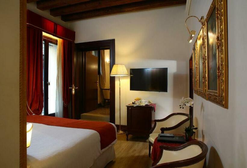Classic Room with Views, Ruzzini Palace