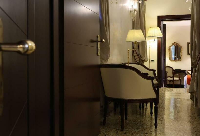 Classic Room with Views, Ruzzini Palace