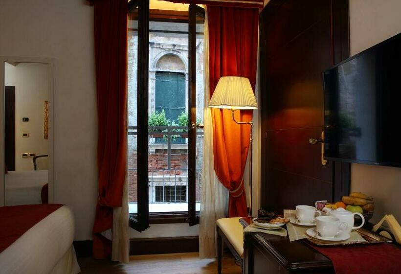 Classic Room with Views, Ruzzini Palace