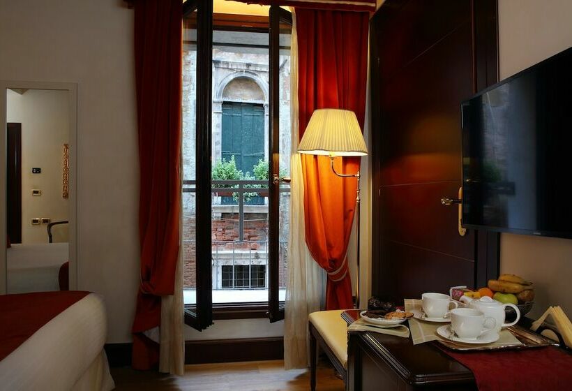 Classic Room with Views, Ruzzini Palace