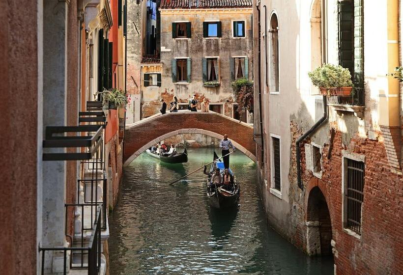 Classic Room with Views, Ruzzini Palace