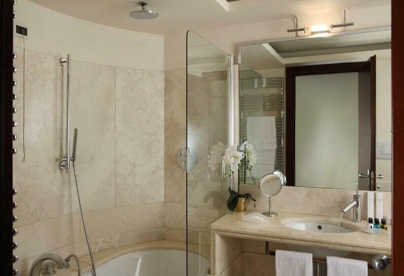 سوئیت جونیور با چشم‌انداز, Ruzzini Palace