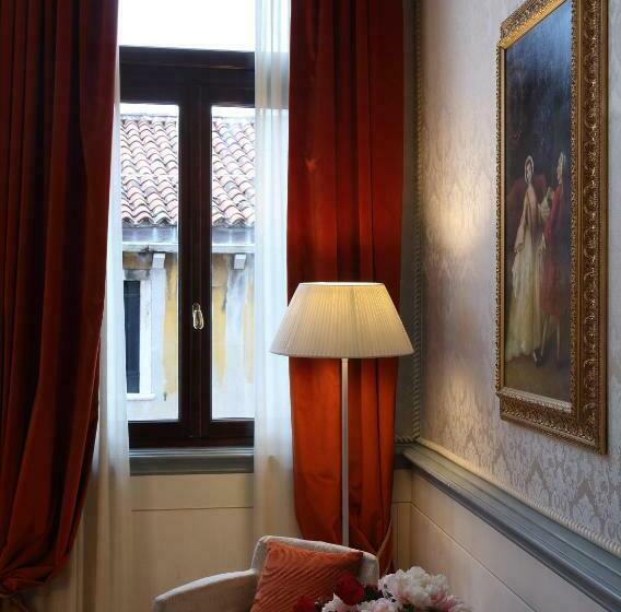 سوئیت جونیور با چشم‌انداز, Ruzzini Palace