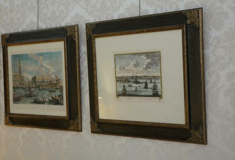 سوئیت جونیور با چشم‌انداز, Ruzzini Palace