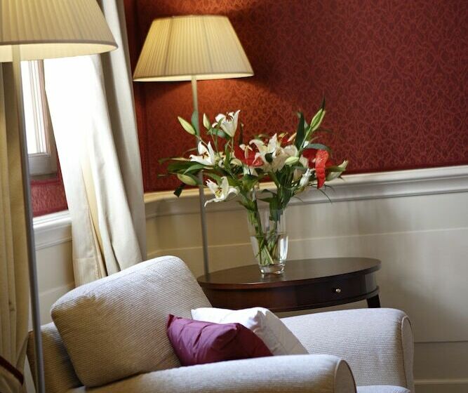 سوئیت جونیور با چشم‌انداز, Ruzzini Palace