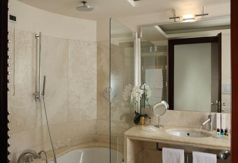 سوئیت جونیور با چشم‌انداز, Ruzzini Palace