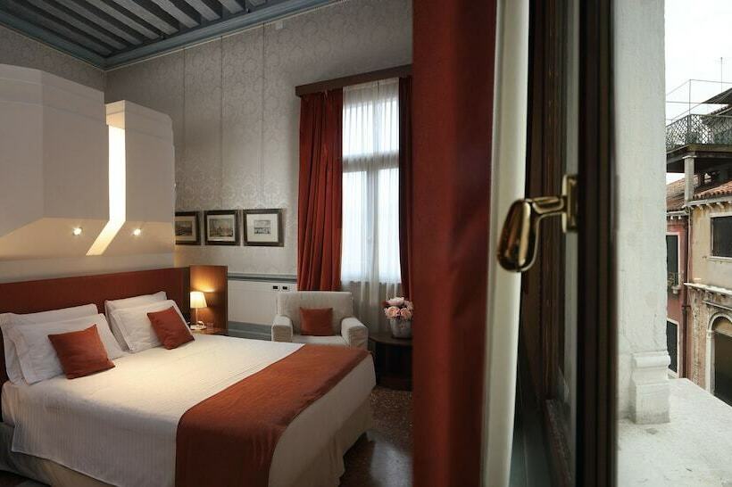 سوئیت جونیور با چشم‌انداز, Ruzzini Palace