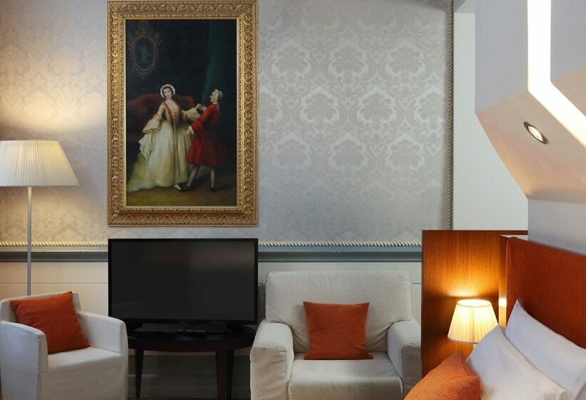 سوئیت جونیور با چشم‌انداز, Ruzzini Palace