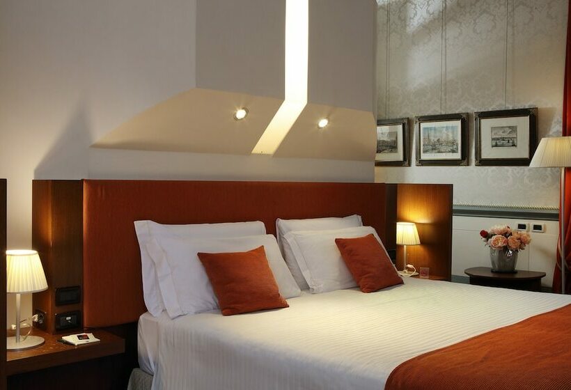 سوئیت جونیور با چشم‌انداز, Ruzzini Palace