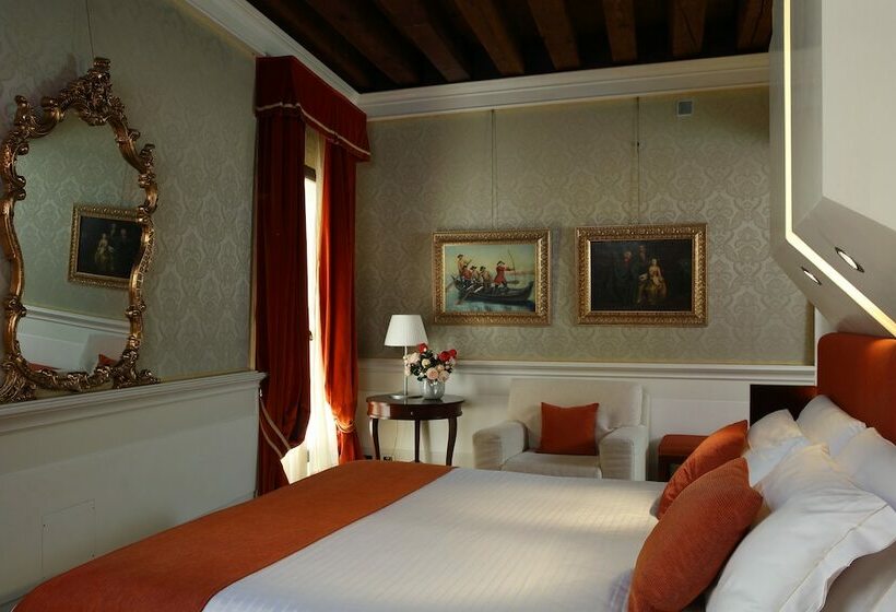 سوئیت جونیور با چشم‌انداز, Ruzzini Palace