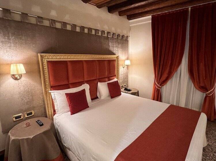 اتاق لوکس, Ruzzini Palace