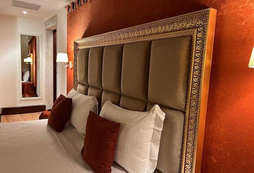 اتاق لوکس, Ruzzini Palace