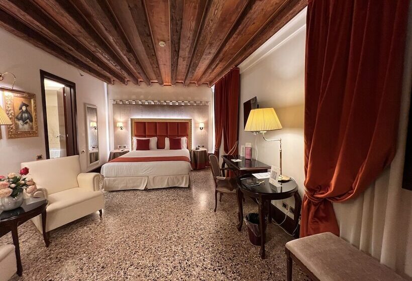 اتاق لوکس, Ruzzini Palace