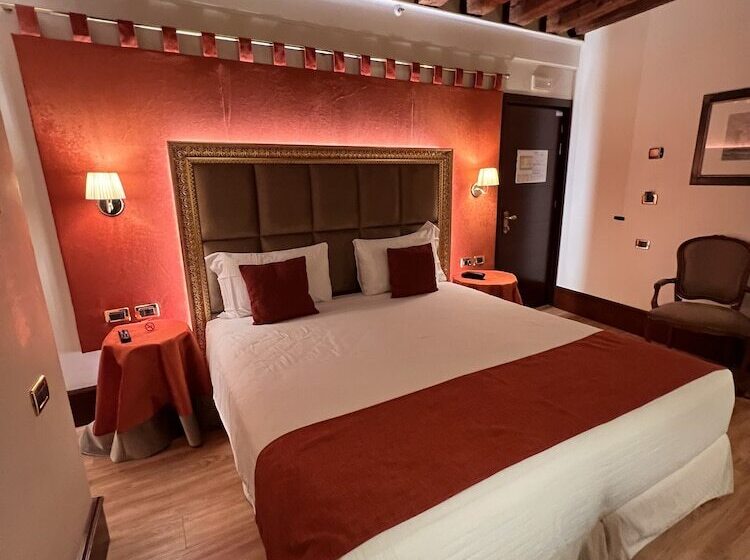 اتاق لوکس, Ruzzini Palace