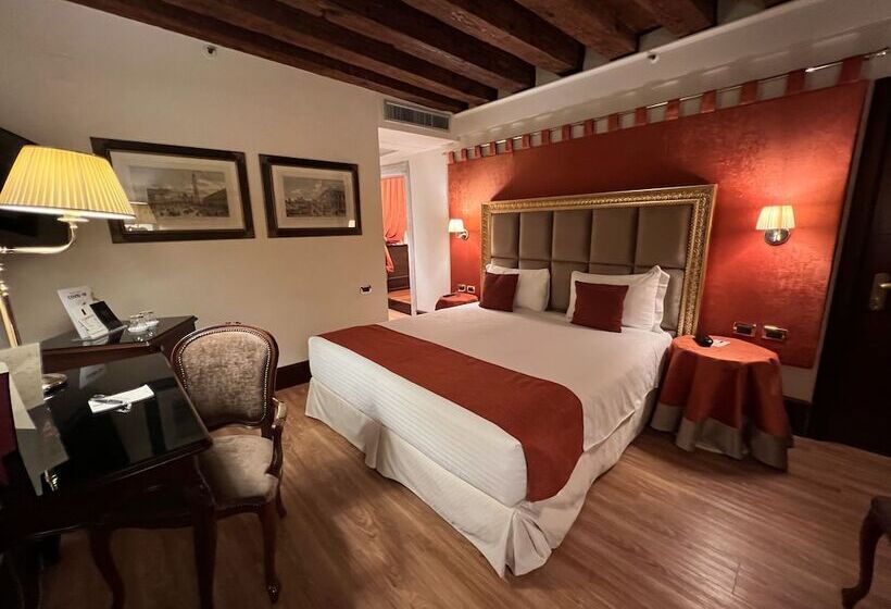 اتاق لوکس, Ruzzini Palace