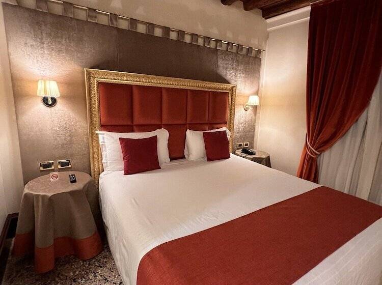 اتاق لوکس, Ruzzini Palace