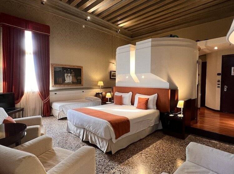 سوییت جونیور, Ruzzini Palace