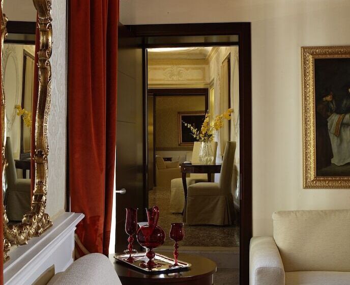 سوییت جونیور, Ruzzini Palace