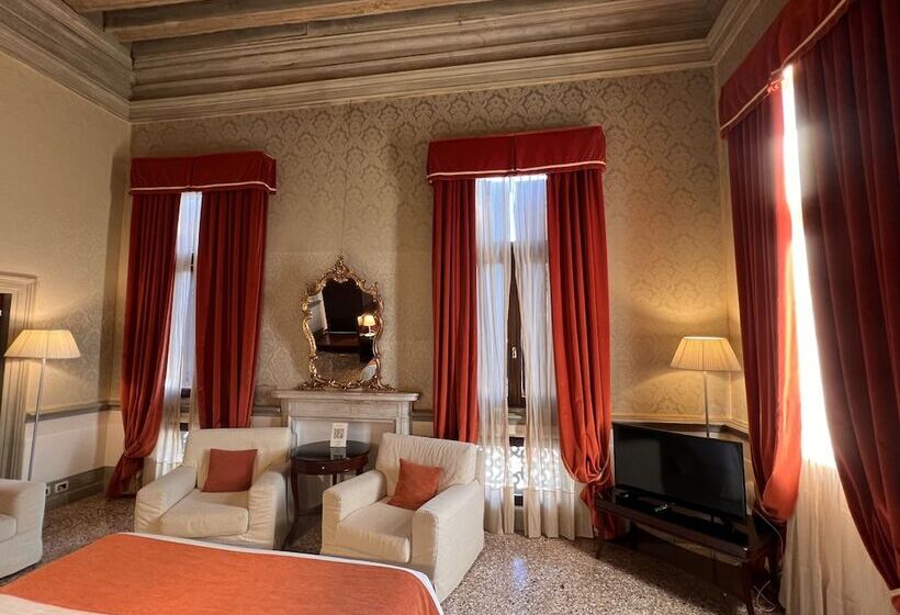 سوییت جونیور, Ruzzini Palace