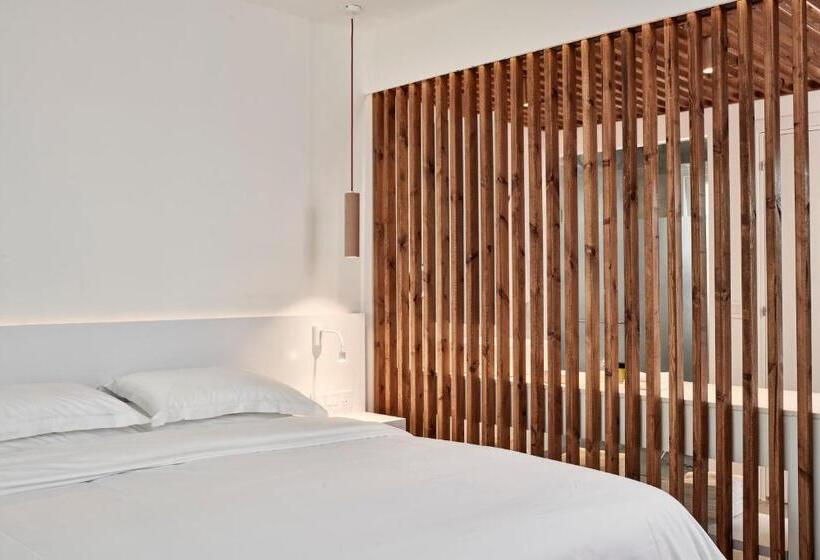 غرفة قياسية مطلّة علي الحديقة, So White Club Resort