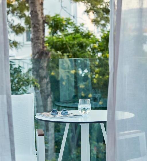 غرفة قياسية مطلّة علي الحديقة, So White Club Resort