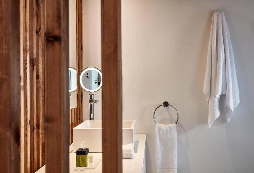 غرفة قياسية مطلّة علي حمام السباحة, So White Club Resort