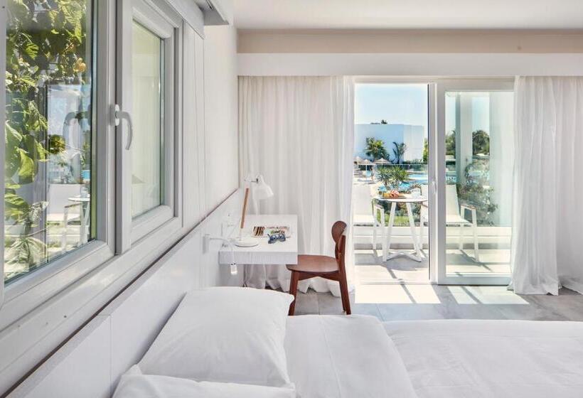 جناح بغرفتي نوم, So White Club Resort