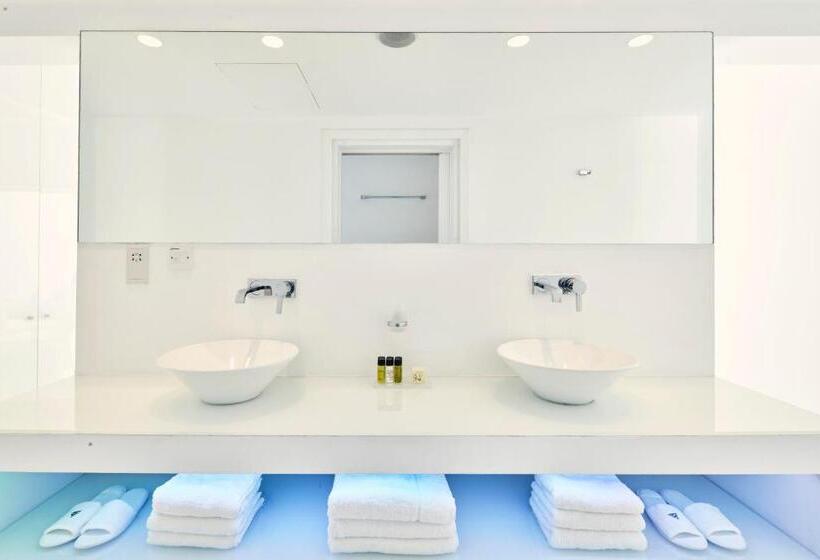 جناح دور أخير, So White Club Resort