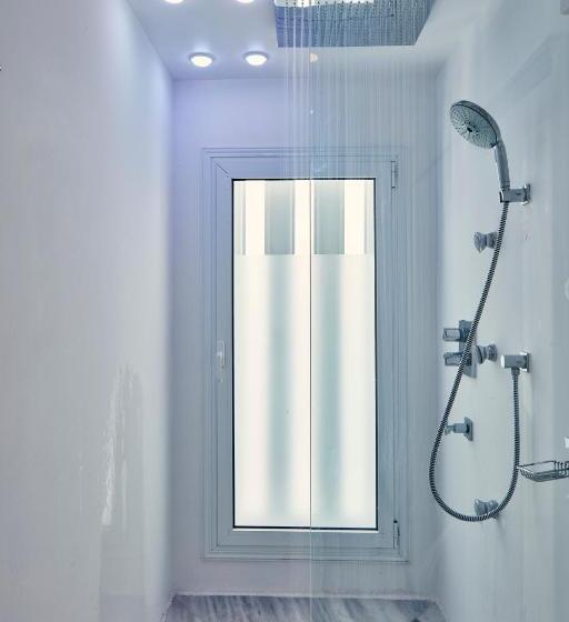 جناح دور أخير, So White Club Resort