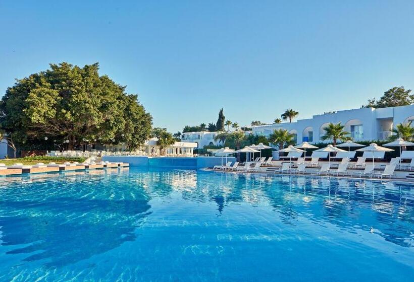 جناح دور أخير, So White Club Resort