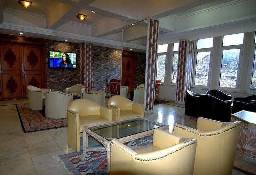 Номер Стандарт Трехместный, Surtel