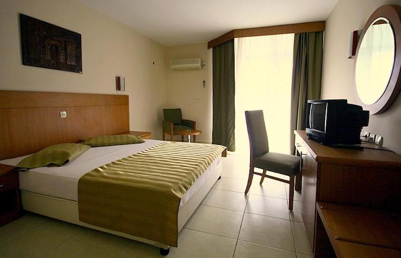 חדר סטנדרט לשלושה, Surtel