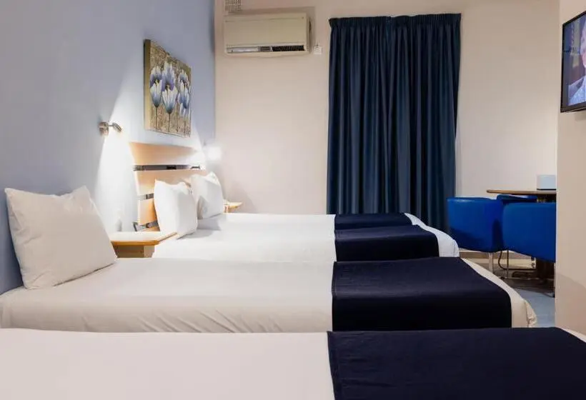 اتاق استاندارد چهار تخته, Xemxija Bay