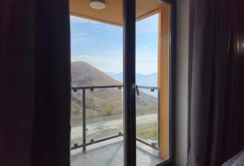 استودیو استاندارد با چشم‌انداز کوهستان, Gudauri Travel Chalets In New Gudauri