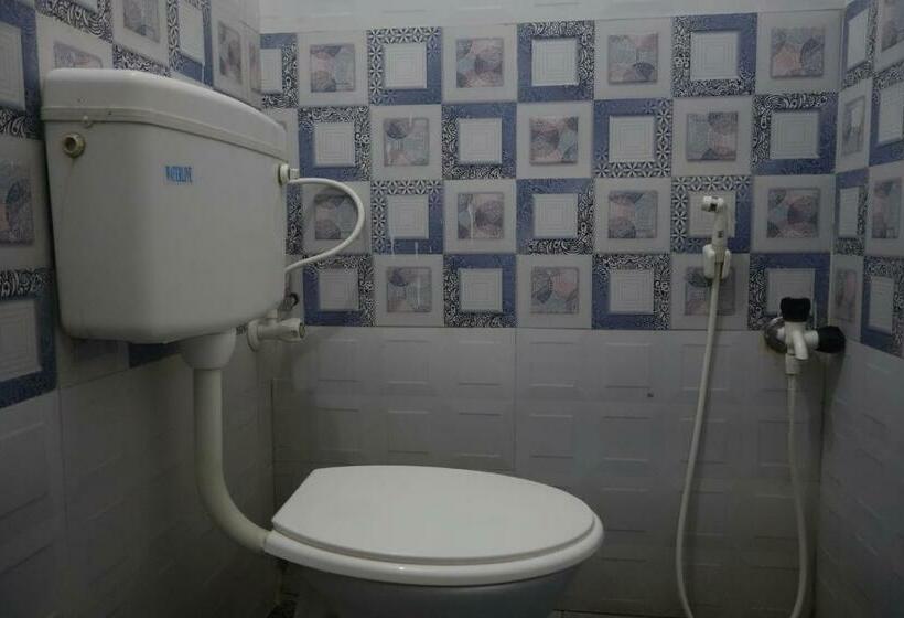 Economy Triple Room, Hcb