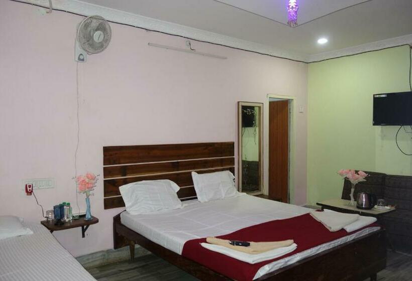 Economy Triple Room, Hcb