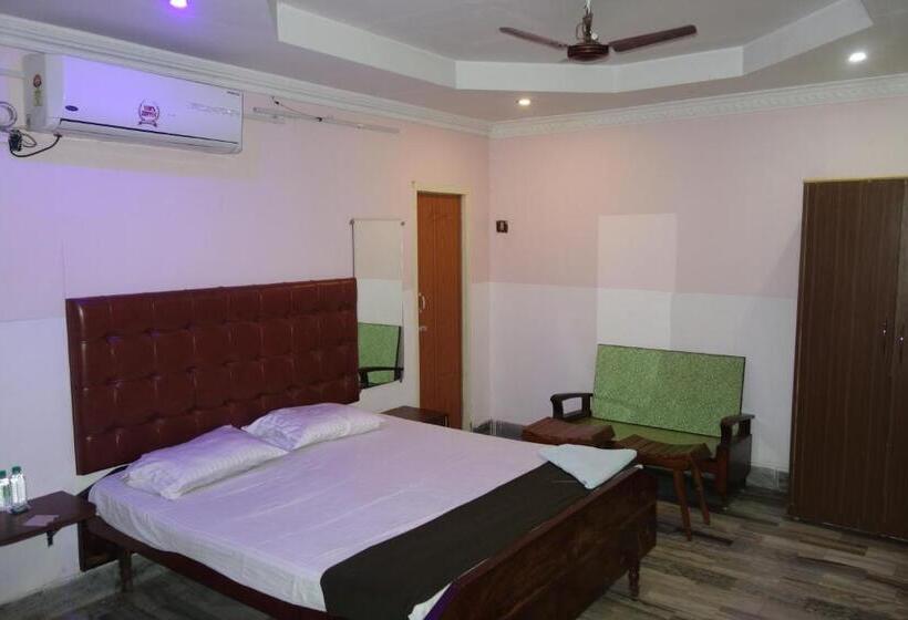 Economy Triple Room, Hcb